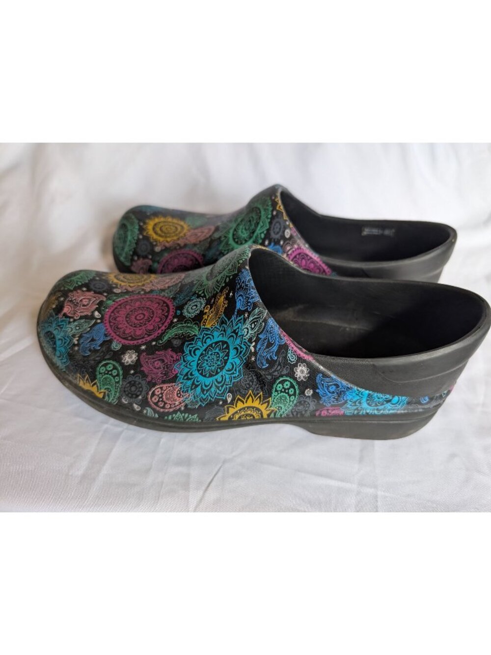 Crocs Women's Neria Pro II Graphic Clogs Size 8 Slip-resistant Work Shoes